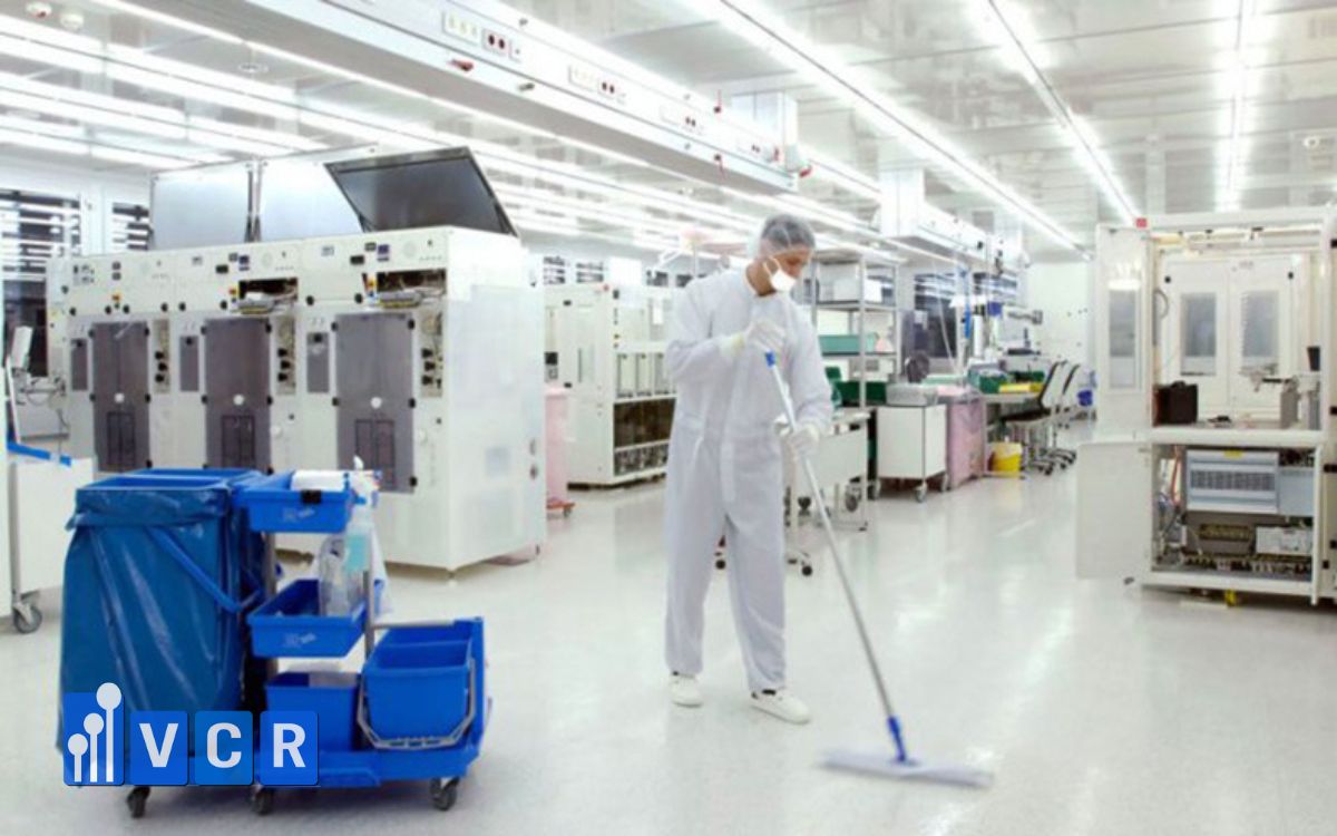 Periodic inspection of GMP standard pharmaceutical cleanroom equipment