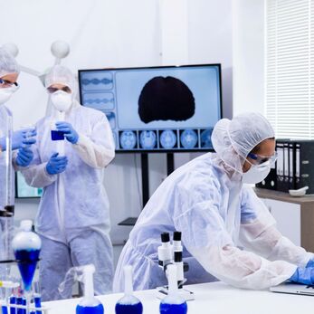 Vai trò thiết bị phòng sạch dược phẩm trong sản xuất kháng sinh