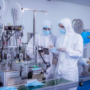 Quần áo phòng sạch là gì? Vai trò & giải pháp đồ bảo hộ từ VietnamCleanroom (Phần 1)